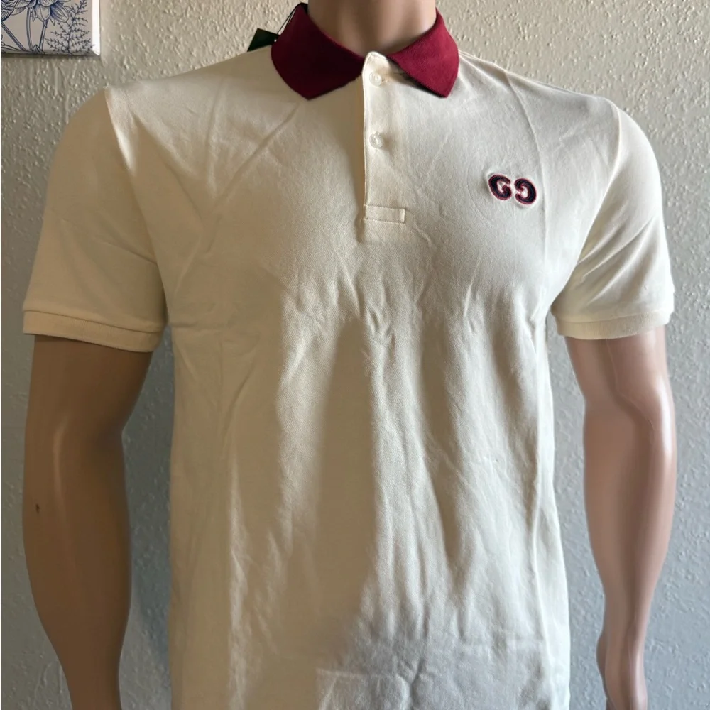 Gucci Elegant Cream Polo Shirt with Burgundy Collar